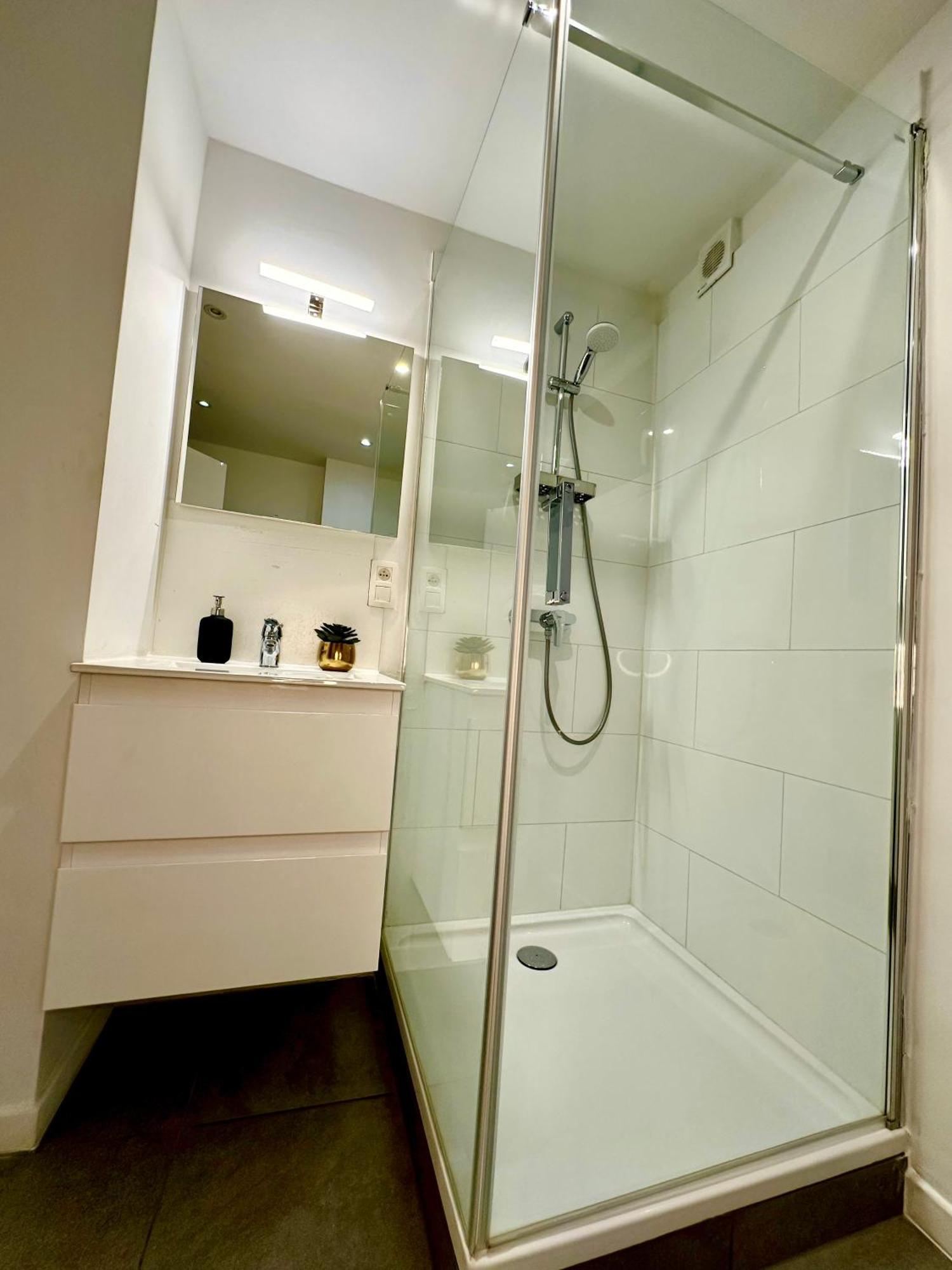 Luxury Suites Mons By Rikas Hotels Exterior photo